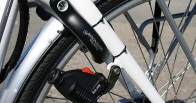 ¿Cómo conectar una dinamo en una rueda de bicicleta?