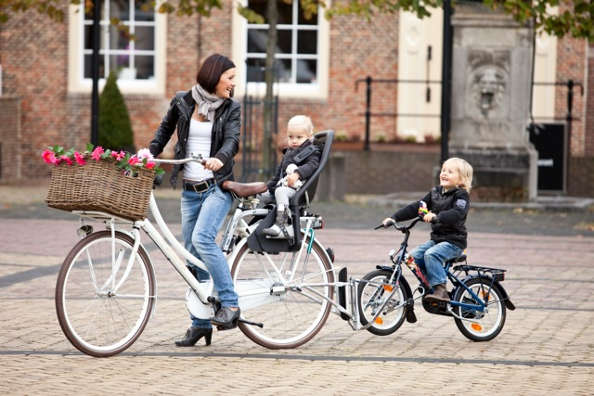 Transportar a un niño en bicicleta según su edad