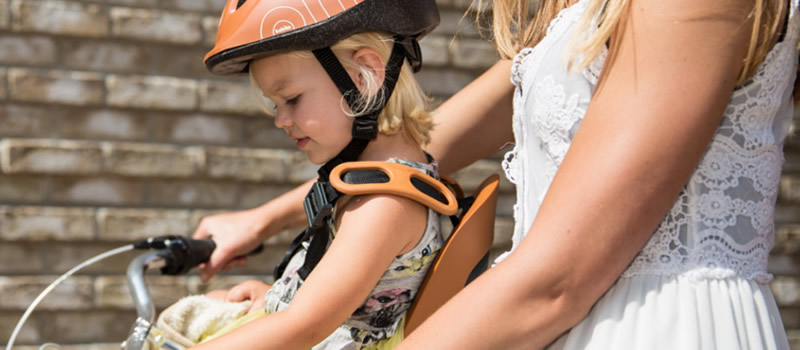 Guía completa para transportar a los niños en bicicleta