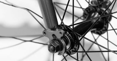 Cómo identificar el eje de la rueda de la bicicleta