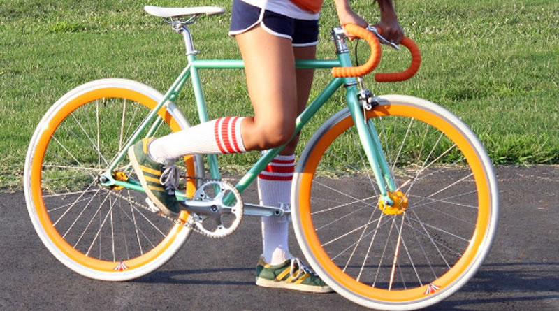 ¿Cómo montar un piñón fijo en una bicicleta?