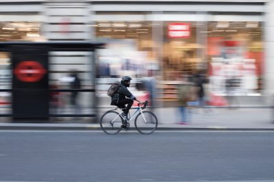 Desplazarte en bicicleta por la ciudad