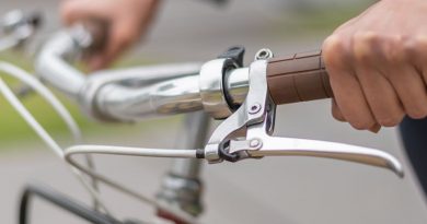 Timbre de bicicleta Oi de Knog elegante diseño con un tono agradable y efectivo