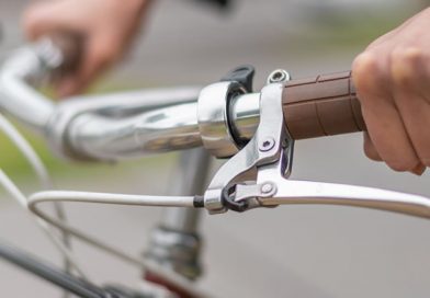 Timbre de bicicleta Oi de Knog elegante diseño con un tono agradable y efectivo