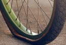 ¿Cómo reparar un pinchazo sin quitar la rueda de la bicicleta?