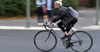 ¿Cómo aliviar el dolor de espalda mientras montas en bicicleta?