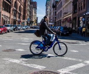 ¿Cómo aliviar el dolor de espalda mientras montas en bicicleta?