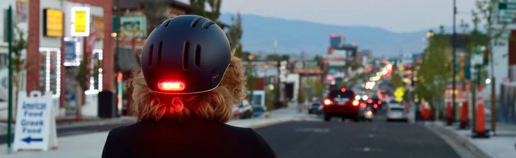 Casco bicicleta con luz trasera