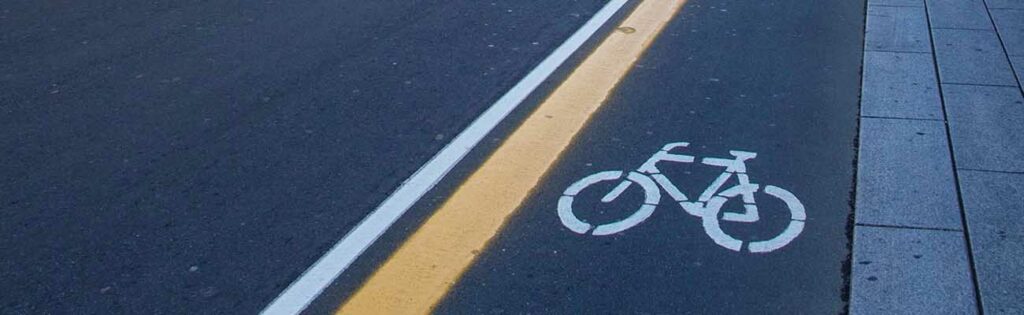 circular en bicicleta de forma segura con autobuses y camiones