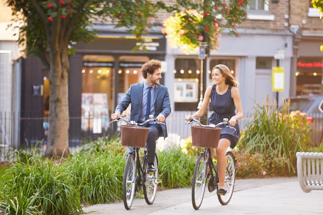 Ir al trabajo en bicicleta eléctrica